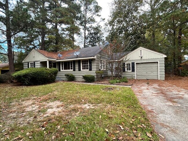 Building Photo - 830 Colonial Cir