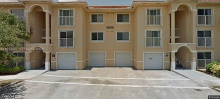 Building Photo - 9909 Westwood Dr