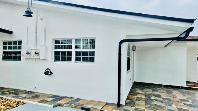 Foto del edificio - 3182 SW 25th Ter