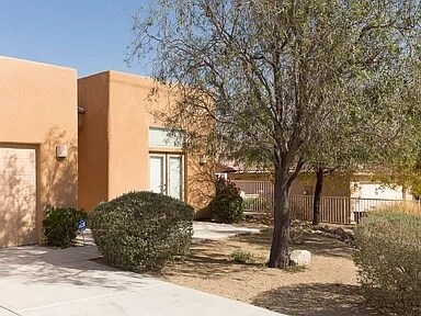 Foto del edificio - 12832 Miracle Hill Rd