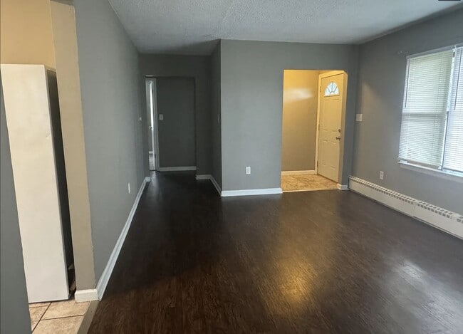 Building Photo - 374 N Levasseur Ave