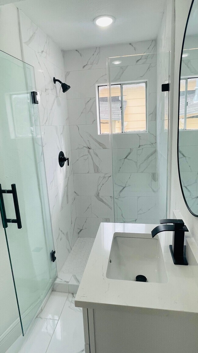 Foto del edificio - 413 N LIVE OAK St