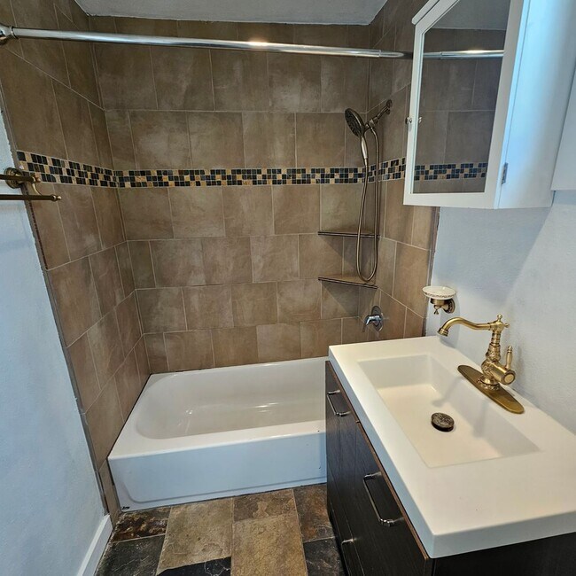 Foto del edificio - Home For Rent