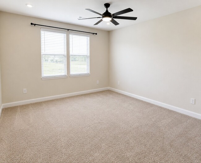 Foto del edificio - 330 Ellis Ln