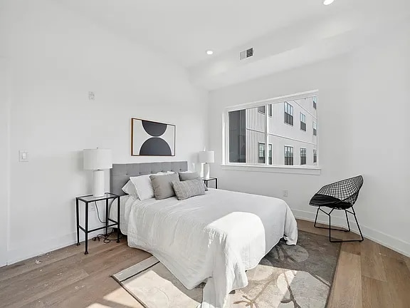 Photo - 3038 Richmond St Apartment