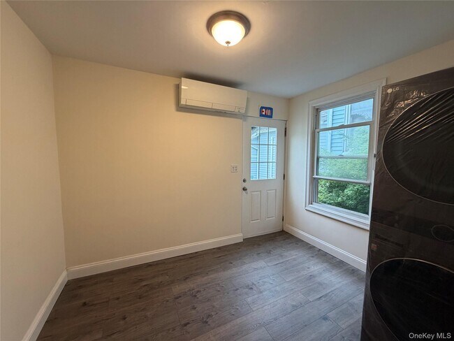 Foto del edificio - 182 Ashford Ave