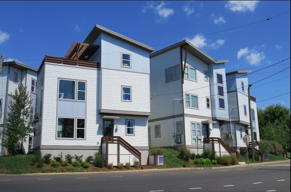 East Nashville with Roof-top Deck and 2 car garage!! - East Nashville with Roof-top Deck and 2 car garage!!