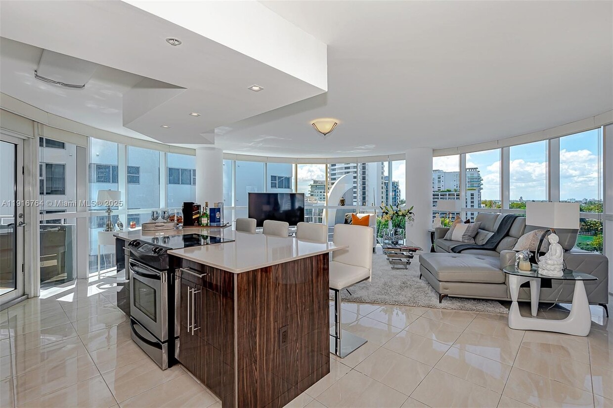 Foto principal - 6301 Collins Ave