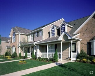 Building Photo - 198 Village Green Dr