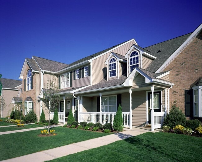 Building Photo - 145 Village Green Dr