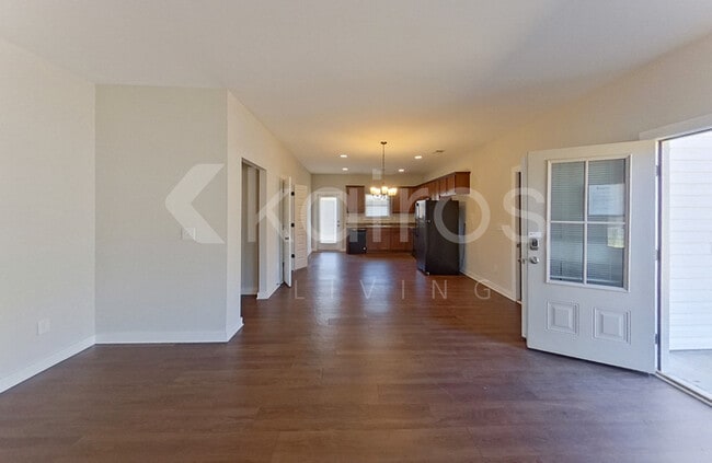 Building Photo - 464 White Oak Cir