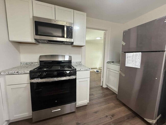 Foto del edificio - 66 Endicott Ave