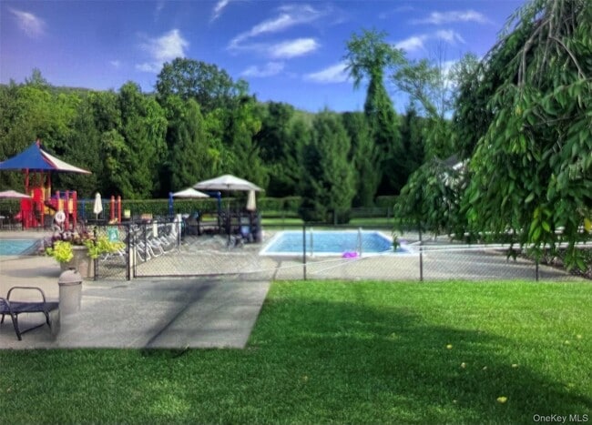 Foto del edificio - 620 Creekside Ln