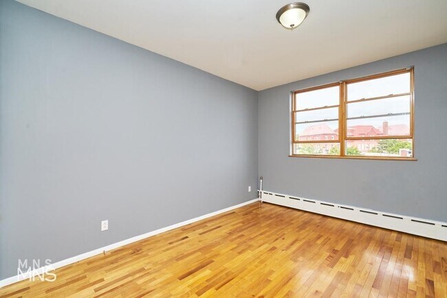 Foto del edificio - 669 Meeker Avenue
