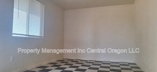 Foto del edificio - 1707 N Highway 26