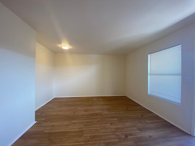 Foto del edificio - 420 Vermont St NE