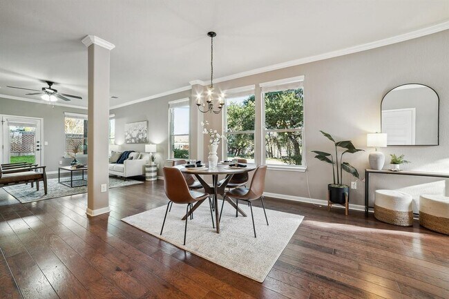 Foto del edificio - 400 Hummingbird Ln