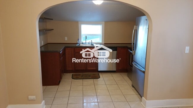 Building Photo - 415 4th St W