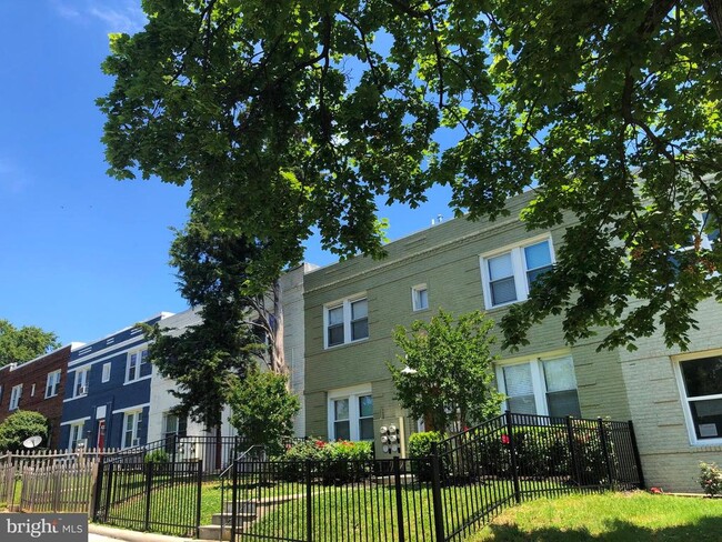 Building Photo - 849 19th St NE
