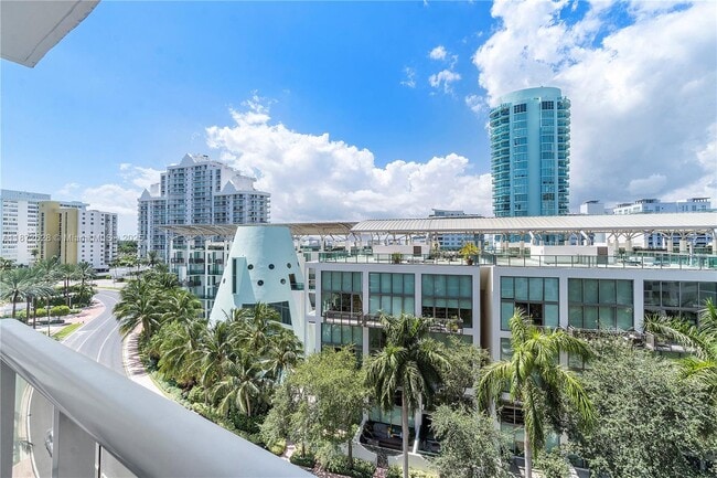 Foto del edificio - 6039 Collins Ave