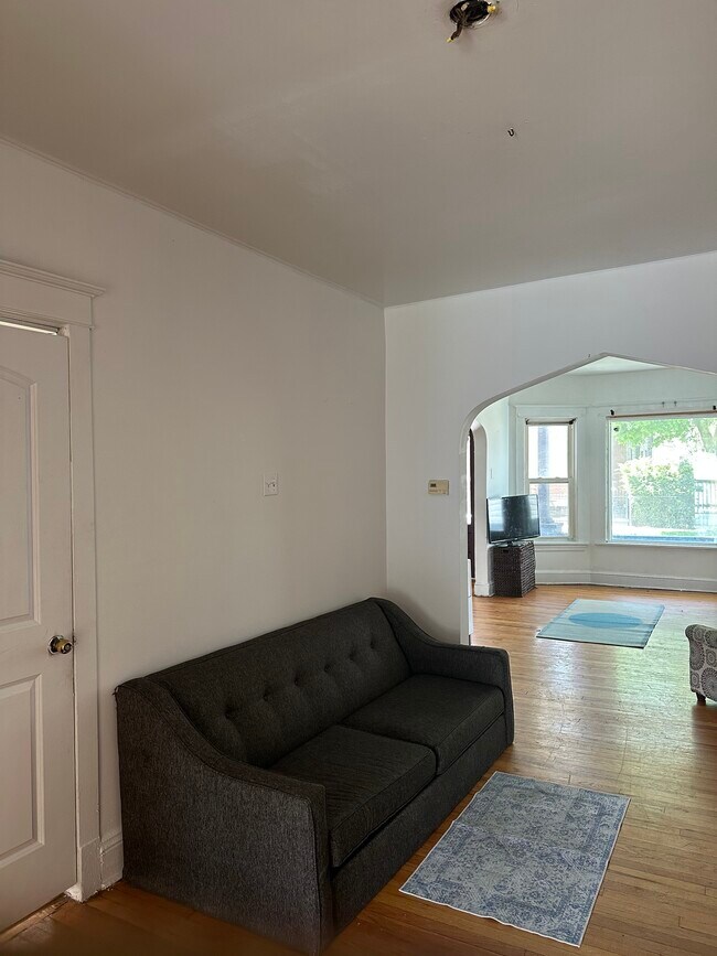 Foto del edificio - 1647 N Tripp Ave