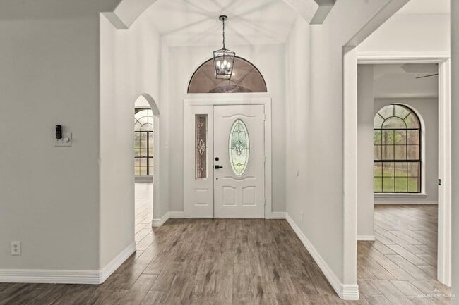 Building Photo - 413 S Los Cerritos Cir