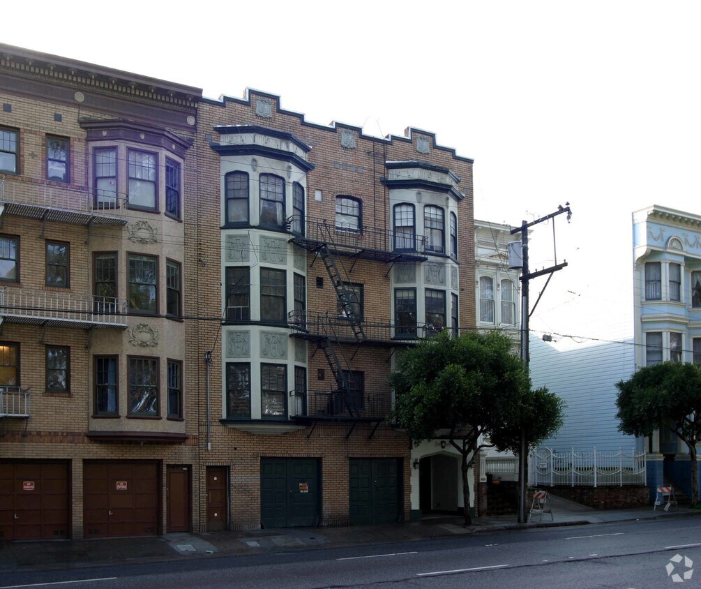 Building Photo - 1565 Oak St