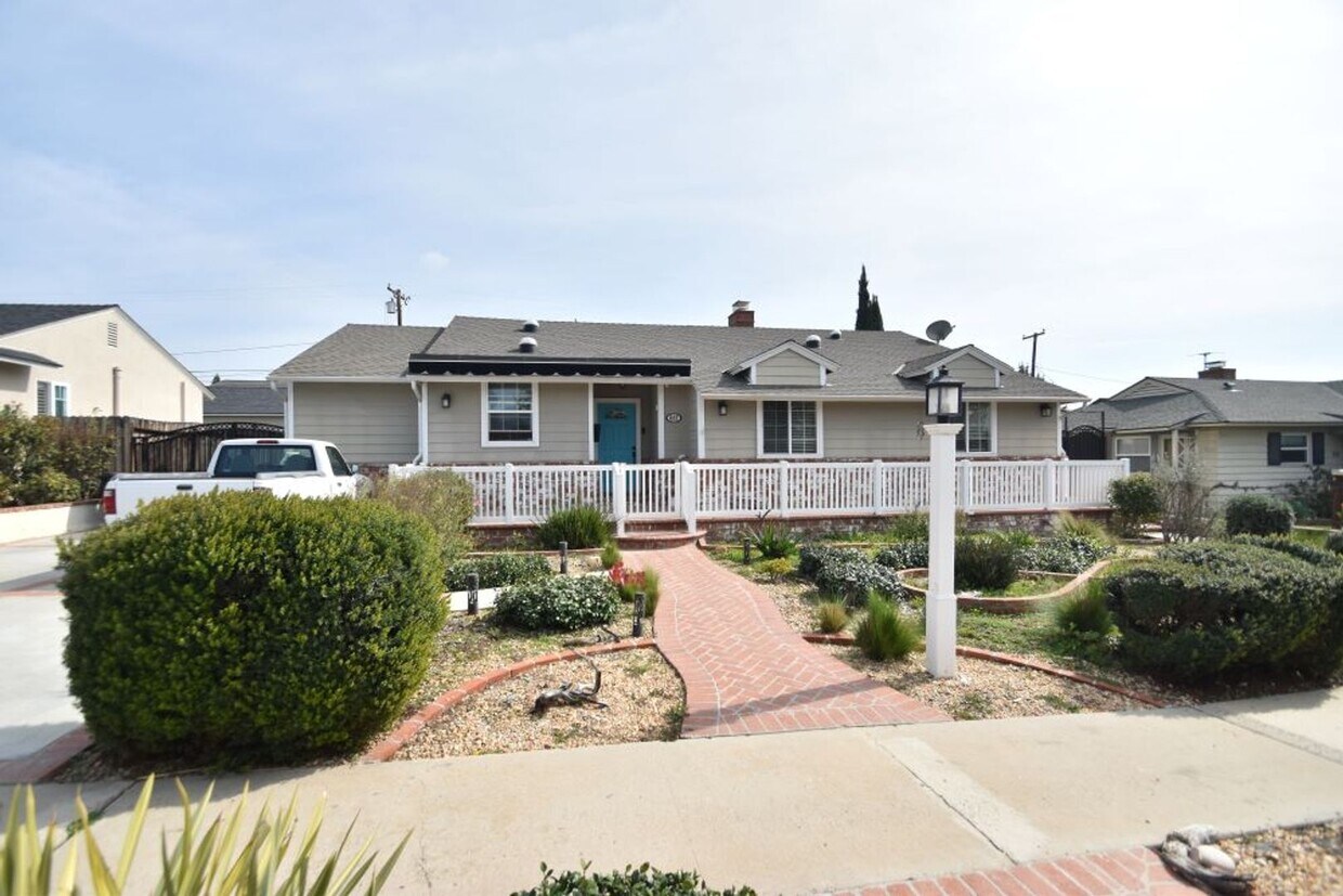 Foto principal - Three Bedroom Golden Hill Fullerton Home w...