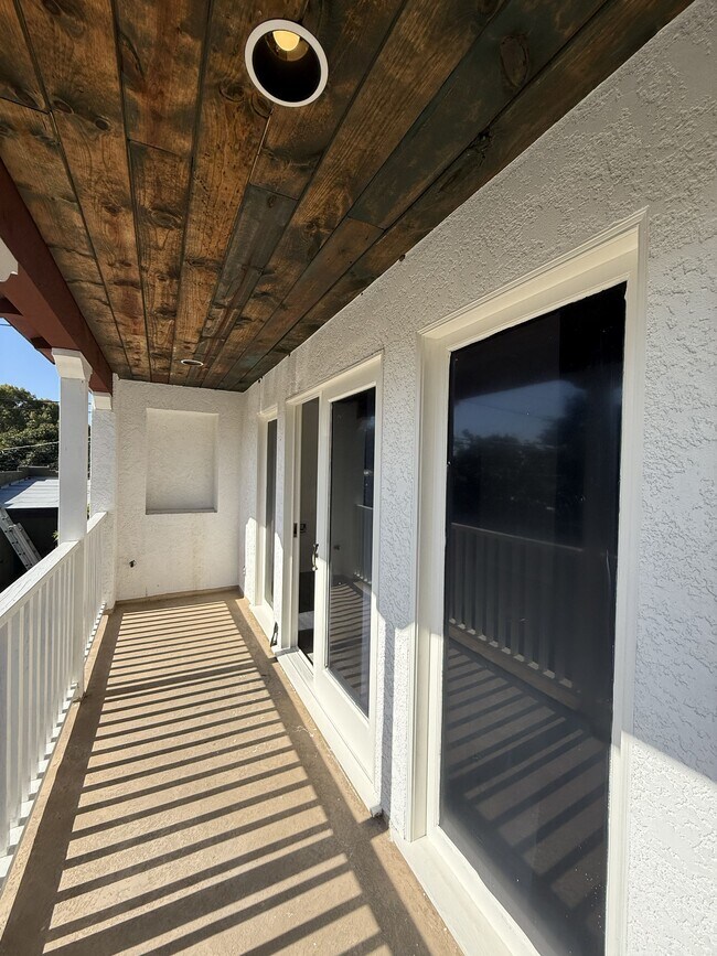 Foto del edificio - 2119 Kelton Ave