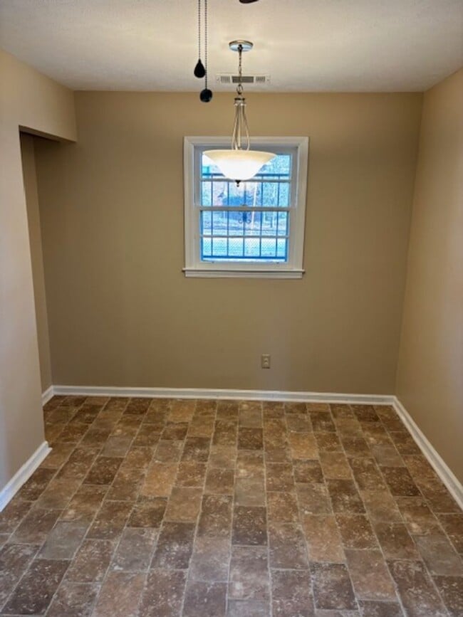 Foto del edificio - Charming Home You’ll Love Coming Home To.