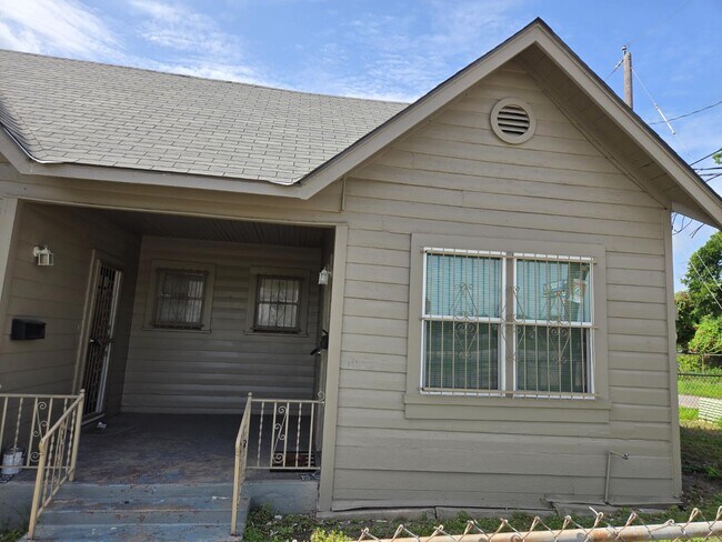 Foto del edificio - 2236 N Interstate 35 - 2026-76