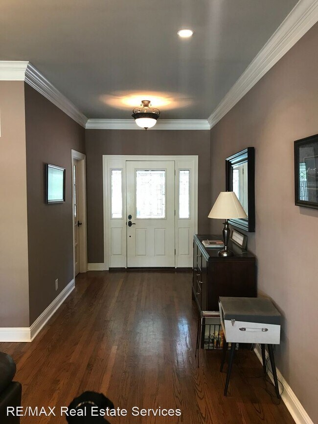 Building Photo - 4 br, 3.5 bath House - 607 Monrovia