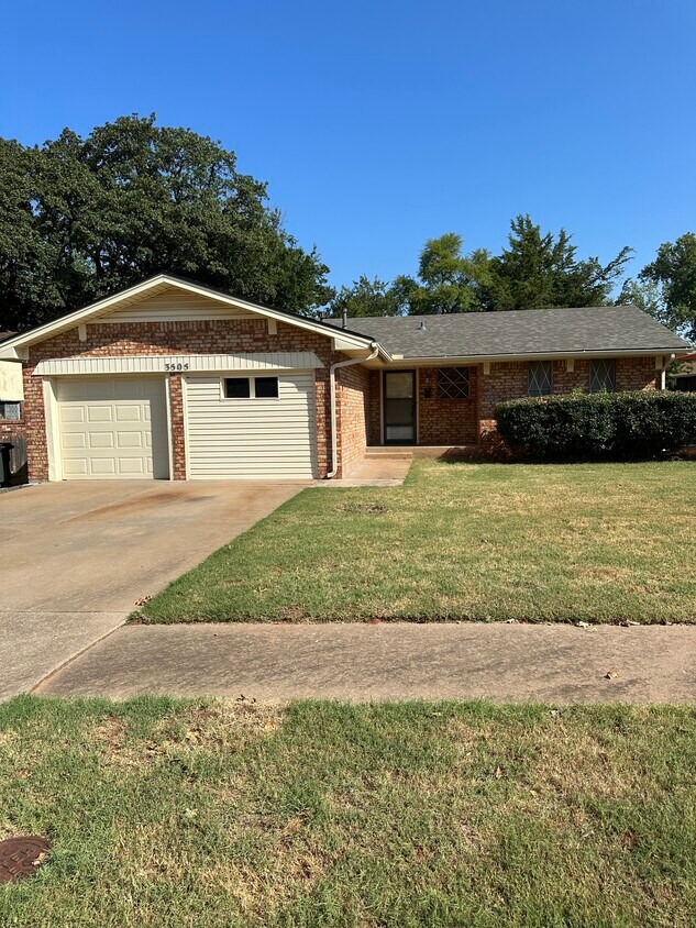 Foto principal - 3505 Hillside Dr