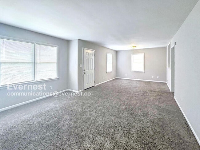 Building Photo - Lovely 3-Bedroom Home with Modern Comforts...