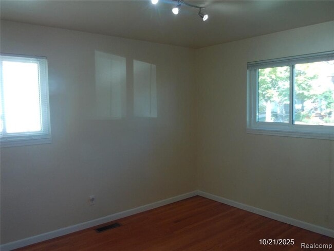 Building Photo - 762 Ruffner Ave