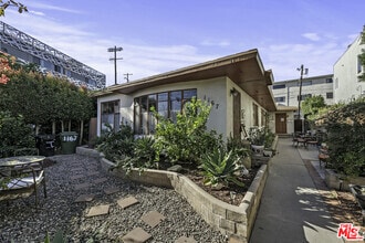 Building Photo - 1167 Nelrose Ave