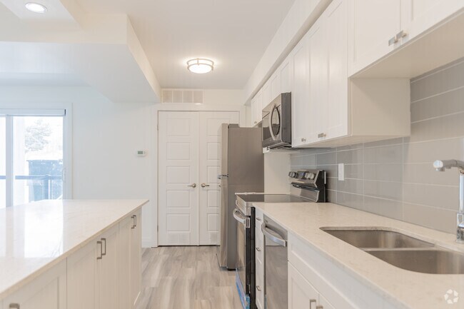 2BR, 1BA - 860SF - Cuisine - 144 Lucan Ave, Waterloo