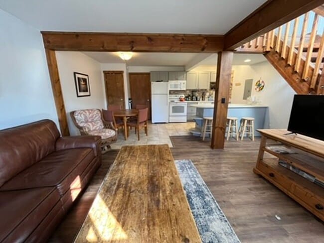 Foto del edificio - Winter Seasonal Lease! Sun filled, furnish...