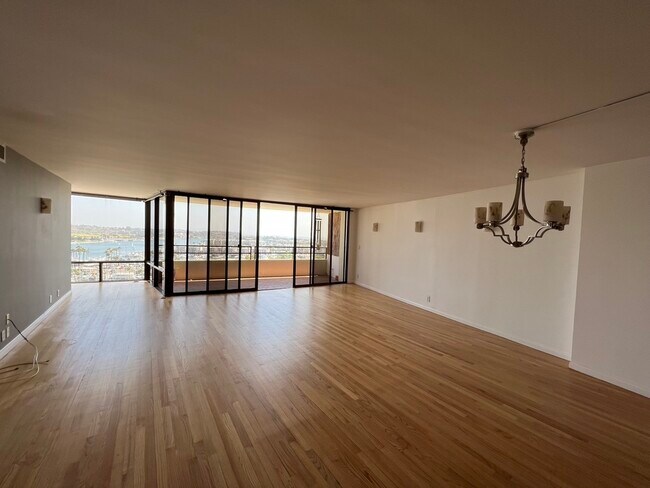 Living room - 4335 Marina City Dr