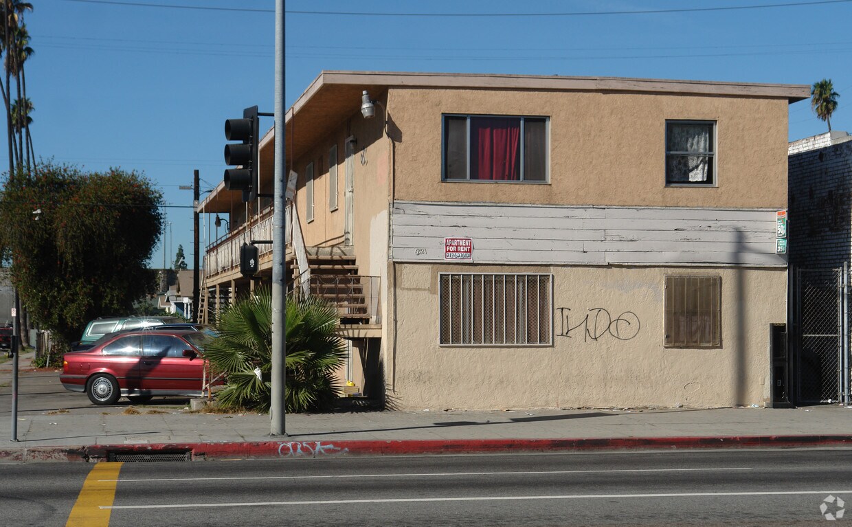 Building Photo - 6821 S Broadway