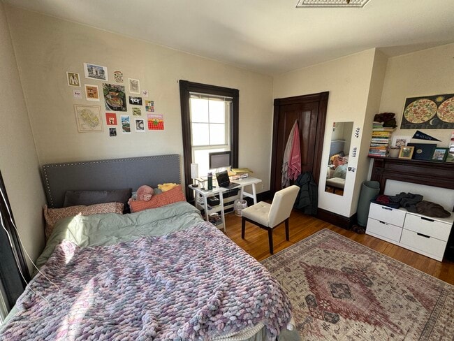 Building Photo - 211 Holland St