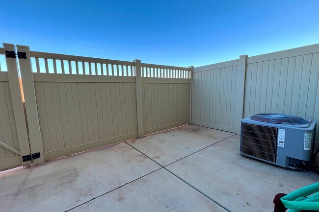 Foto del edificio - Blackhawk Townhome! Incredible Amenities!!