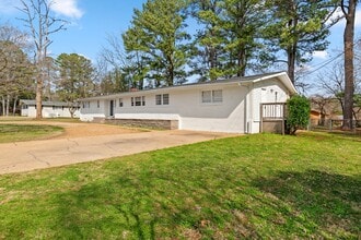 Building Photo - 8009 Whitesburg Dr