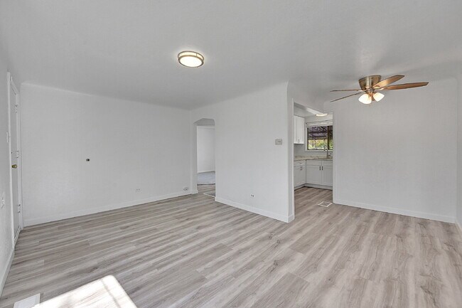 Building Photo - $2,450 - 3 Bed, 1 Bath Newly Updated Home ...