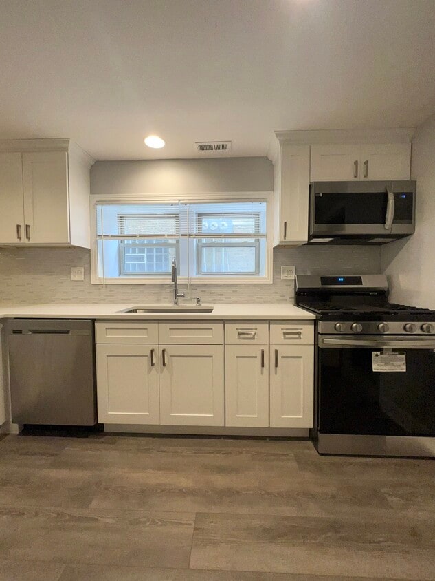 Primary Photo - 6228 N Talman Ave