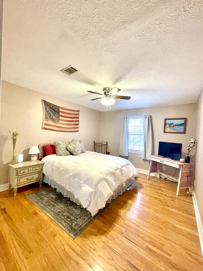 Foto del edificio - 39 Cedar Dr