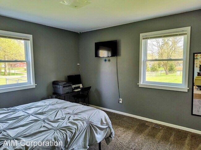 Building Photo - 3 br, 2.5 bath House - 1620 Lake Avenue