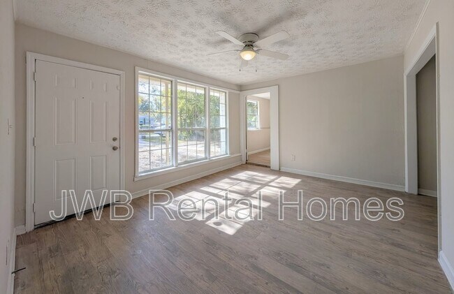 Foto del edificio - 4621 Suray Ave