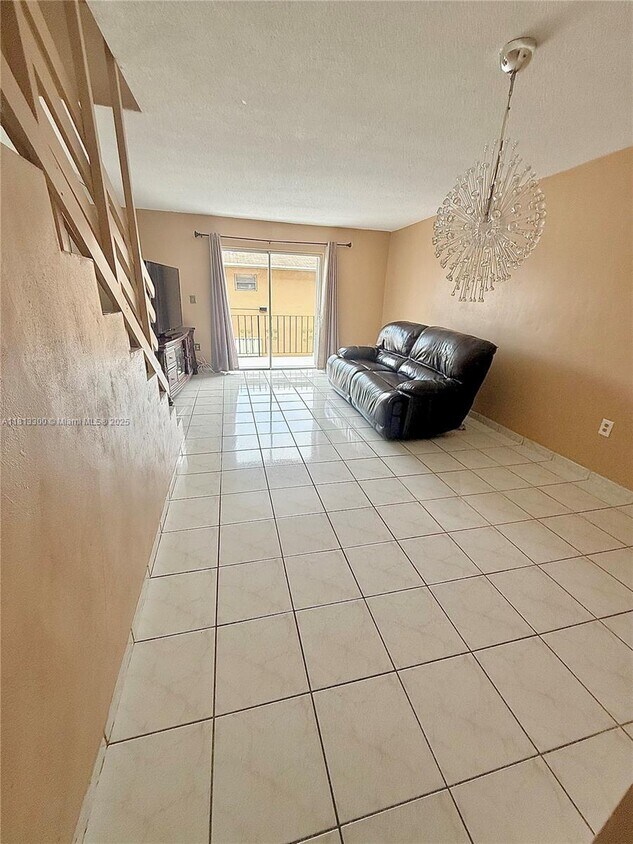 Foto principal - 1100 W 35th St