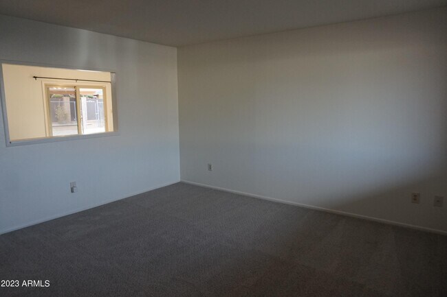 Foto del edificio - 296 Kings Way